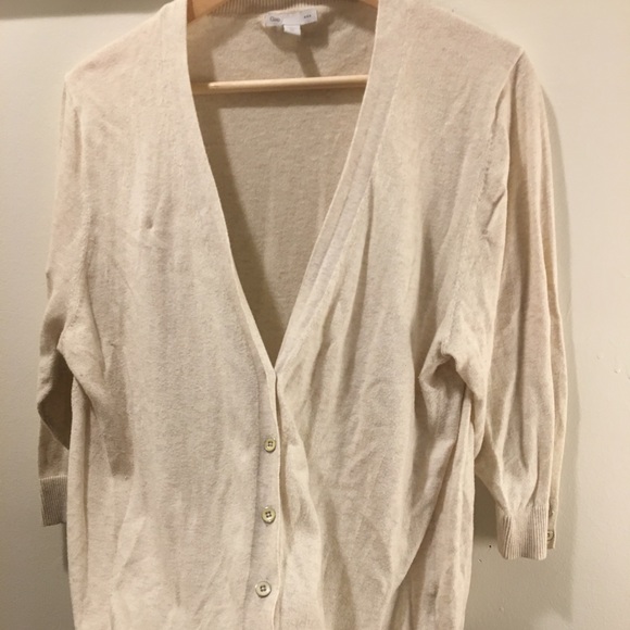 Cozy GAP Cream Cardigan 🍂 - Picture 4 of 4